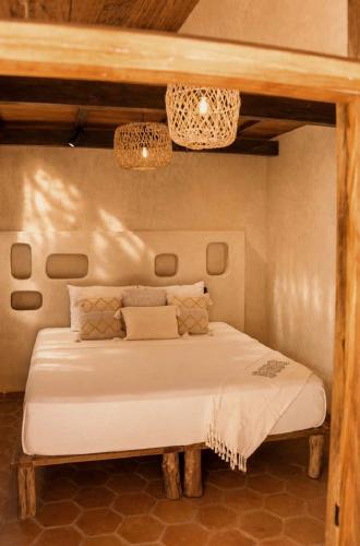 a bedroom with a bed in a room at Casona Tunan in Santa María Mizata