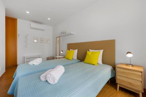 a bedroom with two beds with yellow and white pillows at JB RiaMar ll by Meditrust in Alvor