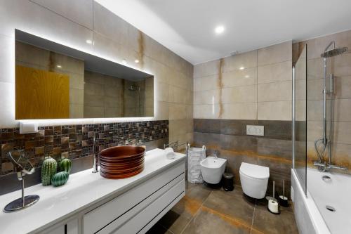 a bathroom with a sink and two toilets and a shower at JB RiaMar ll by Meditrust in Alvor