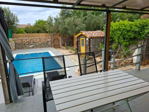 House Nikolas 1 with Pool, close to the Beach