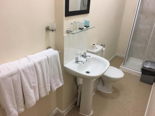 A bathroom at ML Lodge