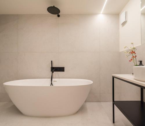 Luxe Mininal Flats by HostWise