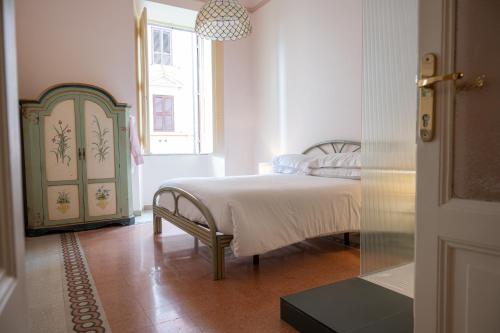 TrastevereHome - Historic Noble Palace in Trastevere with Balcony