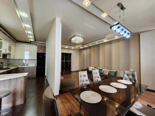 Premium Aparment for Large Groups anf Families 3Bedroom & 2Bathrooms in Center BY Arami Park