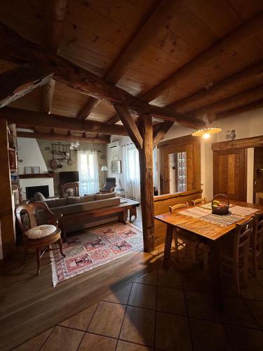 Zona d'estar a Bon Chalet Tirano - Bernina Express Apartment