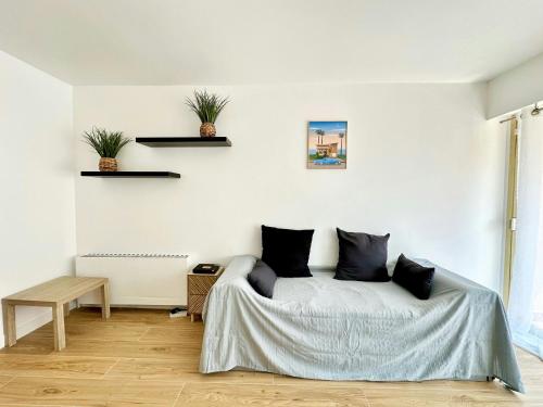 50 des plages Jolie studio centre juan les pins