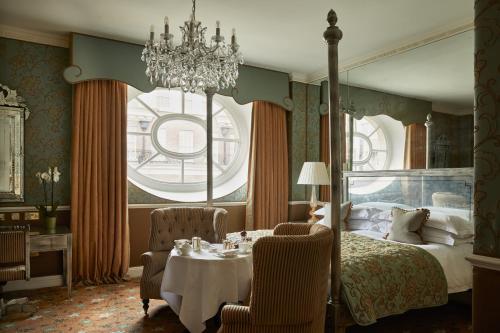 The Chesterfield Mayfair — Photo of the whole room