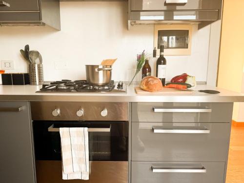 Brera Elegant 5th Floor Flat with Balcony