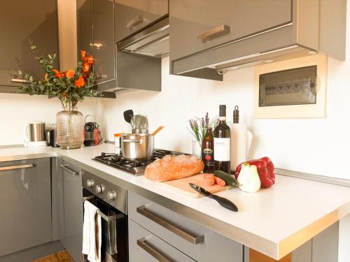 Brera Elegant 5th Floor Flat with Balcony