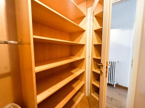 Brera Elegant 5th Floor Flat with Balcony