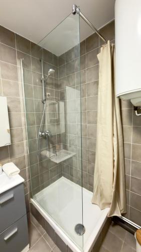 Easy Access to Central Paris - 5 min Metro Line 7, La Vilette Park nearby