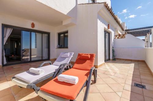 Sunset Seaview Corner With Pool - Happy Rentals