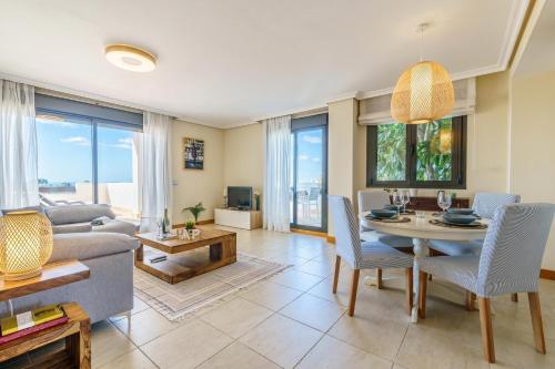 Sunset Seaview Corner With Pool - Happy Rentals