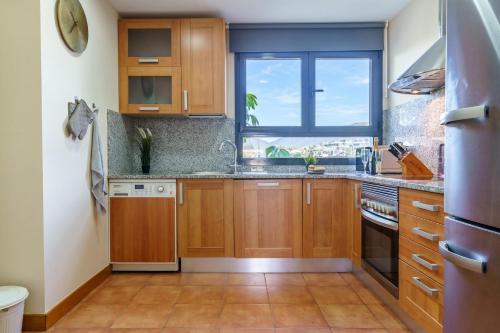 Sunset Seaview Corner With Pool - Happy Rentals