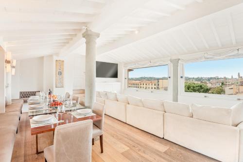 Golden Luxe-Penthouse Duomo ViewGarden & Parking
