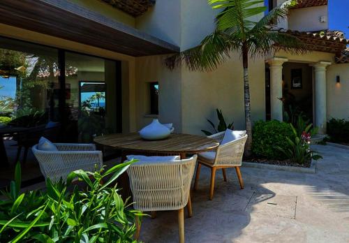 Private Luxury Villa Minutes from the Beach