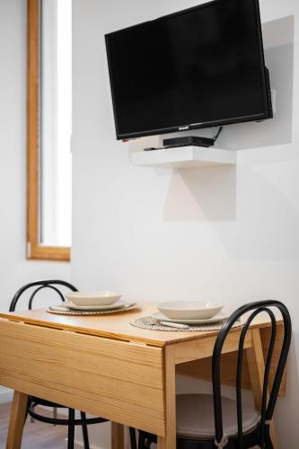 Charming 2 rooms, sleeps 4 Nice center