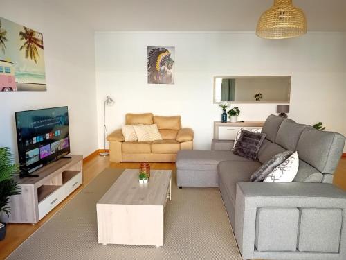 Spacious apartment with pool, Olhão Marina