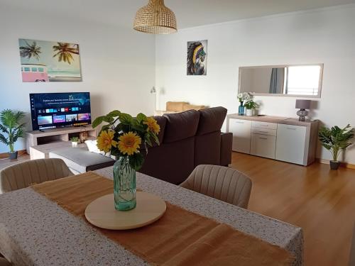 Spacious apartment with pool, Olhão Marina