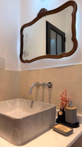 a bathroom with a sink and a mirror at Amoite hotel boutique in Nuestra Señora del Rosario de Caa Catí