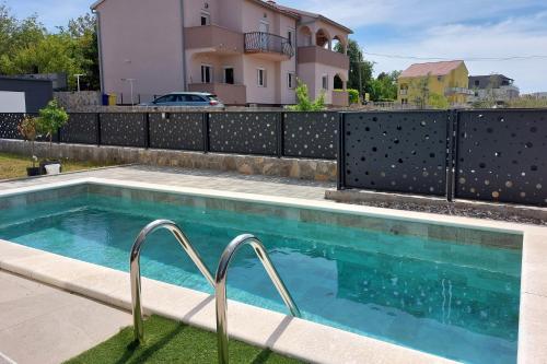 Family-friendly apartments with swimming pool Milovcici, Krk - 25984