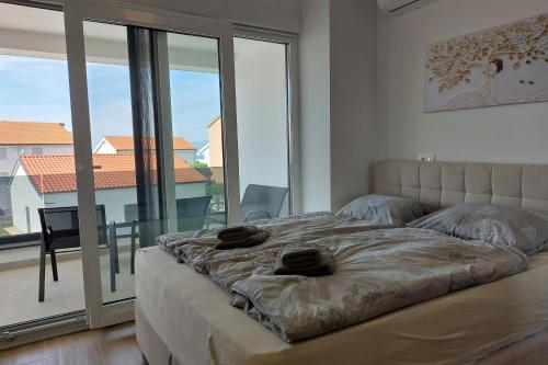 Family-friendly apartments with swimming pool Milovcici, Krk - 25984