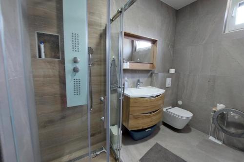 Family-friendly apartments with swimming pool Milovcici, Krk - 25984