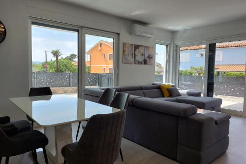 Family-friendly apartments with swimming pool Milovcici, Krk - 25984