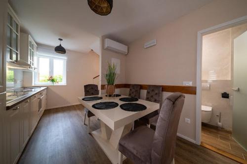 Seaside holiday house Rogoznica - 25994