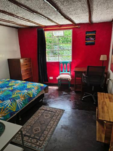a bedroom with a bed and a desk and a window at Habitación cama doble con vista al bosque - 4 cuadras parque de Usaquen in Bogotá