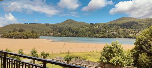 a view of a beach with mountains in the background at El Secreto de Sandindere in Busturia