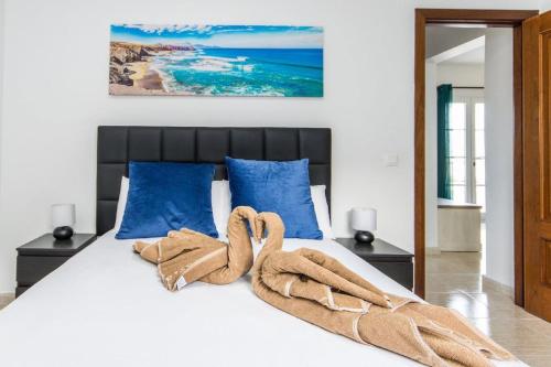 a bedroom with a bed with two towels on it at Apartamento Atenea in San Bartolomé