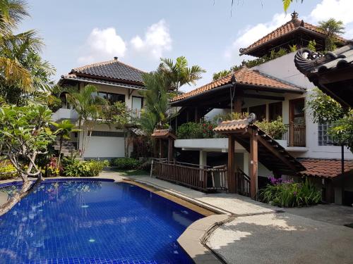La alberca dentro o cerca de Jos & Hanny Homestay