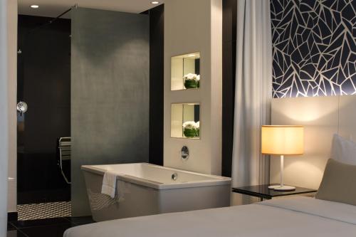 Letto o letti in una camera di Radisson Blu Lagos Ikeja