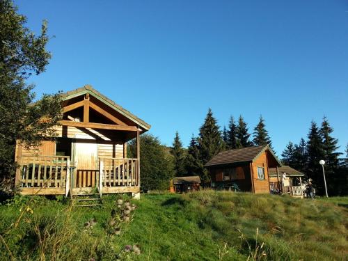 Photo de la galerie de l'établissement Domaine de l'Ours / Camping Lodge, à Saint-Urcize