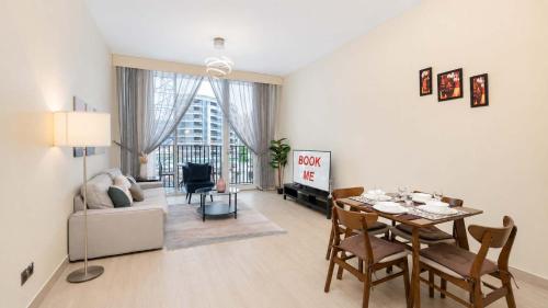 Free housekeeping visits during your stay - StayShort - Al Barsha Sleeps 2 with Swimming Pool