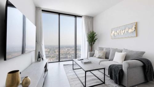Free housekeeping visits during your stay - StayShort - Meydan Apartment Sleeps 4 with Great Amenities
