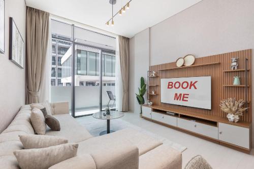 Free housekeeping visits during your stay - StayShort - JVC apartment Sleeps 4 with Pool and Gym