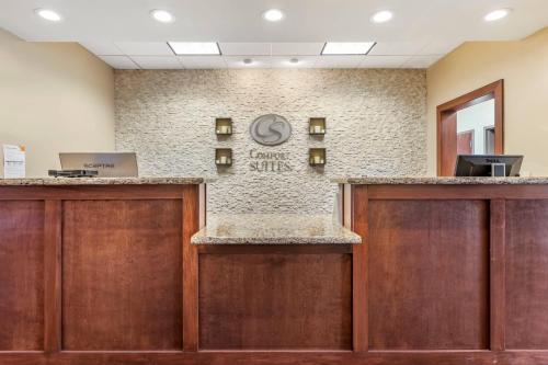 a lobby with a dental office sign on the wall at Comfort Suites Grand Rapids North in Comstock Park