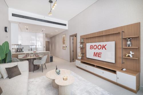 Free housekeeping visits during your stay - StayShort - Modern & Bright 1BR in JVC Balcony Sleeps 4