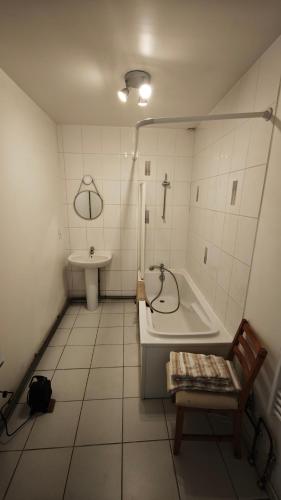 a bathroom with a tub and a toilet and a sink at L'Ecrin de l'Abreuvoir in Marnay