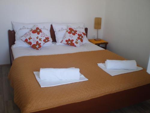 a bed with two towels on top of it at Apartment Vuk i Novak in Ulcinj
