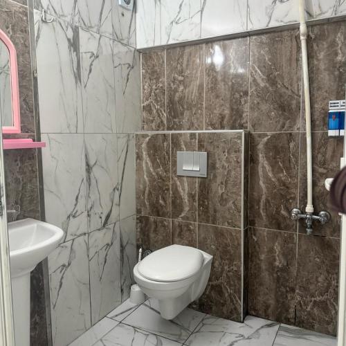 a bathroom with a toilet and a sink at Kışla Pansiyon in Antalya