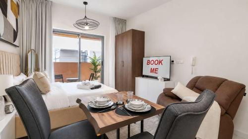 Free housekeeping visits during your stay - StayShort - Stylish & Captivating Studio in JVC