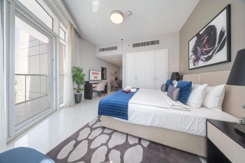 Free housekeeping visits during your stay - StayShort - Damac Hills cozy studio for 2 people
