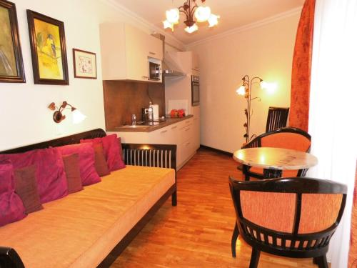 Ruang duduk di Aparthotel Guzulka & Restaurant