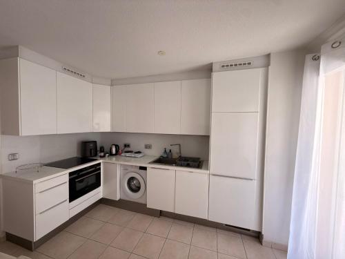 2-Bedroom Apartment in Cannes ,Terrace, 4 People, Beaches , Downtown