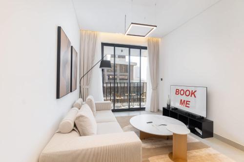 Free housekeeping visits during your stay - StayShort - Gorgeous Apt in JVC sleeps 3 with a Padel Court