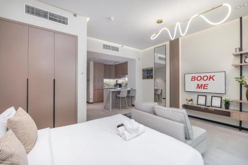 Free housekeeping visits during your stay - StayShort - Chic Studio Near Miracle Garden with Patio