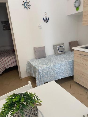 a living room with a couch and a table at dimora cieli di dante 17 in Polignano a Mare